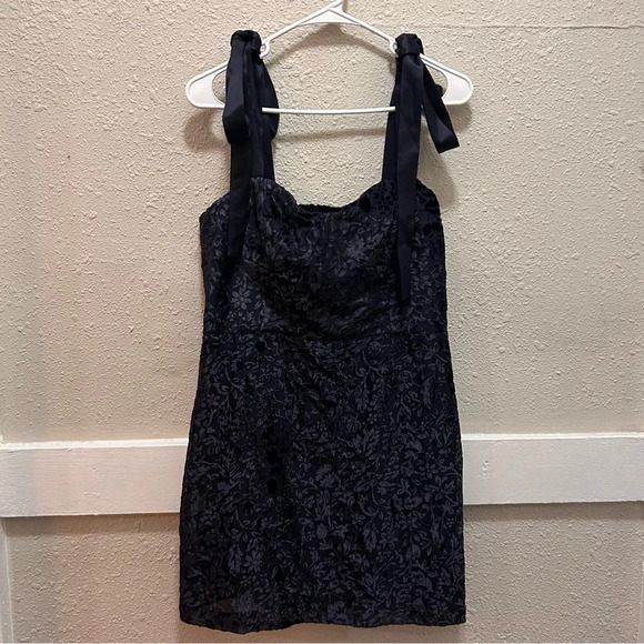 House of Harlow 1960 Navy Velvet Floral Tie Mini Dress NWT - Picture 1 of 10